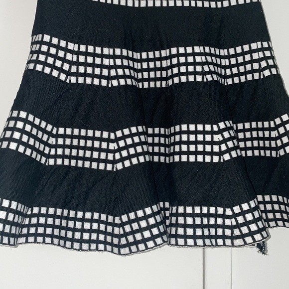 Black & White Flirty Knit Mini Skirt - Picture 2 of 4